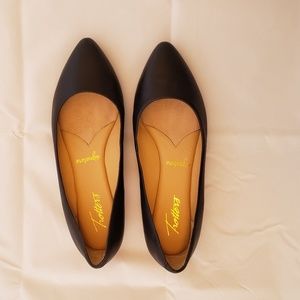 Trotters Estee Black Flats
